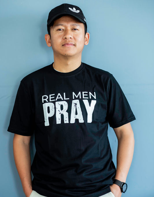 Real Men Pray – Strength in Faith T-Shirt